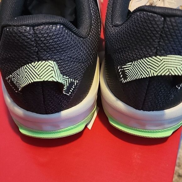 New Balance Fresh Foam  Trail Running  size 10Wide  Black & Purple Sneakers NWT - Picture 5 of 7